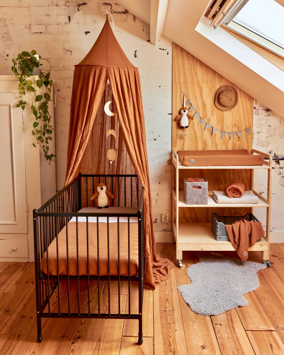 Beschreibt dieses Babyzimmer von Jollein mit einem Wort 💬⠀⠀⠀⠀⠀⠀⠀⠀⠀
Wir sind gespannt! 🤩⠀⠀⠀⠀⠀⠀⠀⠀⠀
⠀⠀⠀⠀⠀⠀⠀⠀⠀
Ihr liebt die warmen Farben von Jollein? Link in Bio!⠀⠀⠀⠀⠀⠀⠀⠀⠀
my-fantasyroom.de ✨⠀⠀⠀⠀⠀⠀⠀⠀⠀
.⠀⠀⠀⠀⠀⠀⠀⠀⠀
.⠀⠀⠀⠀⠀⠀⠀⠀⠀
. ⠀⠀⠀⠀⠀⠀⠀⠀⠀
#myfantasyroom #fantasyroomdeko #babyzimmer #babyausstattung #schwanger #kinderzimmerinspo #kidsroom #nursery #momtobe #babyinterior #babyroom #lovebaby #kids #roominspiration #inspiration #interiorinspiration #jollein #betthimmel #canopy #cozy #neutralnursery #einrichten #babyinspiration