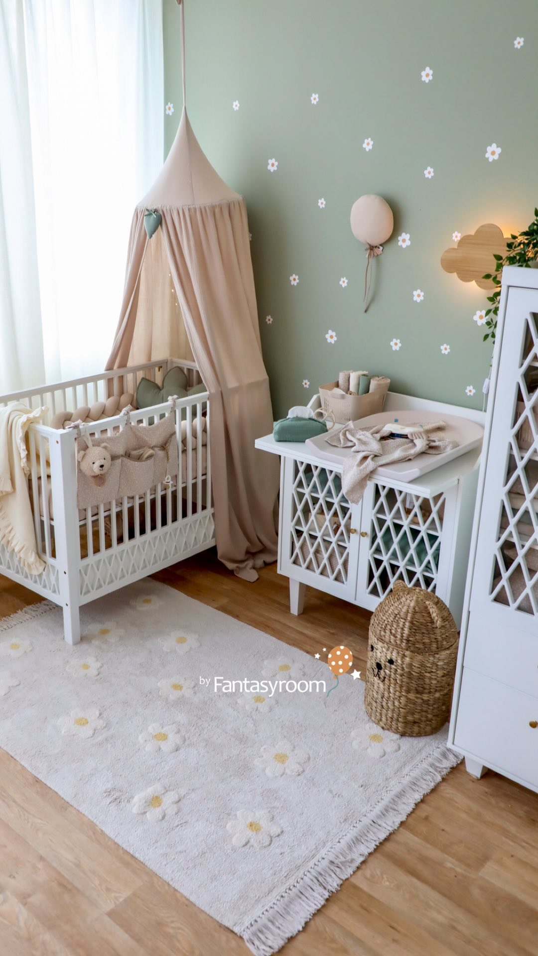 Schritt für Schritt zum gemütlichen Babyzimmer 🤍🌿🕊️ Wie gefällt es euch? Wir freuen uns auf euer Feedback! 🤩

Diese und viele weitere Kinderzimmer Ideen haben wir im Shop für euch!
𝘄𝘄𝘄.𝗺𝘆-𝗳𝗮𝗻𝘁𝗮𝘀𝘆𝗿𝗼𝗼𝗺.𝗱𝗲
.
.
.
#myfantasyroom #fantasyroomdeko #fantasyroom #babyzimmer #babyzimmerdeko #babyzimmerinspiration #babyzimmerideen #babyroom #babyroomdecor #babyroomideas #babyroominspo #nursery #nurserydecor #nurseryinspo #babynursery #babyrooms #camcamcph #babymöbel #babybett #dinkiballoon #bohonursery #bohokidsroom #bohobabyroom #beige #beigenursery #beigekidsroom #kidsdecor