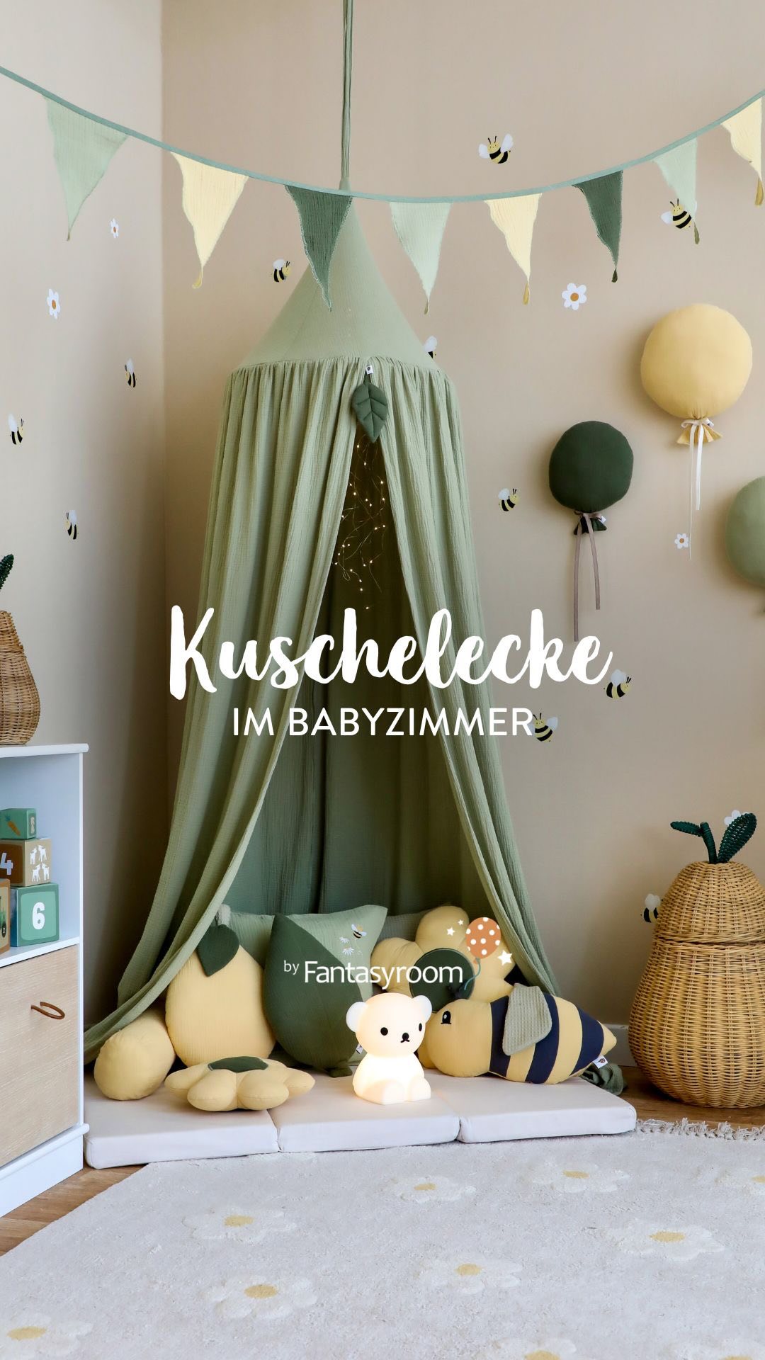 Platz im Babyzimmer? 🐝 Eine gemütliche Kuschelecke, in der ihr euch bequem machen könnt und auch mit größeren Geschwistern kuscheln könnt, ist dafür perfekt geeignet! 🌼

SHOP THE LOOK:
𝘄𝘄𝘄.𝗺𝘆-𝗳𝗮𝗻𝘁𝗮𝘀𝘆𝗿𝗼𝗼𝗺.𝗱𝗲
.
.
.
#myfantasyroom #fantasyroomdeko #dinkiballoon #fantasyroom #dekoration #barnrum #kinderzimmer #kinderzimmerdeko #kinderzimmerideen #kuschelecke #babyzimmer #spielecke #kinderzimmerinspo #kinderzimmerdekoration #kinderzimmereinrichtung #kinderzimmerinspiration #kidsroom #kidsdecor #kidsroominspo #nursery #nurseryinspo #childrenroom #childrendecor #kidsroominterior #betthimmel #kinderzimmergrün #handmade #madeingermany