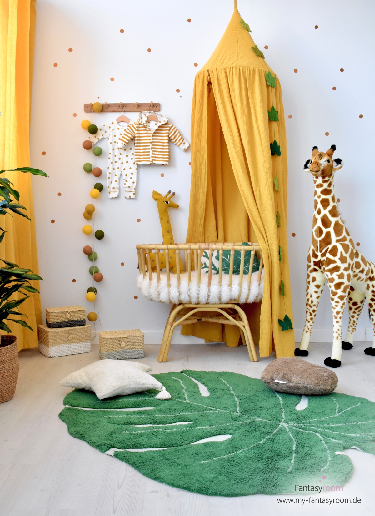 Babyzimmer im Safari-Look mit Senfgelb und Blattgrün