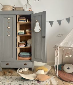 Fantasyroom Blog: Die schönsten Instagram Kinderzimmer - Vintage Kleiderschrank