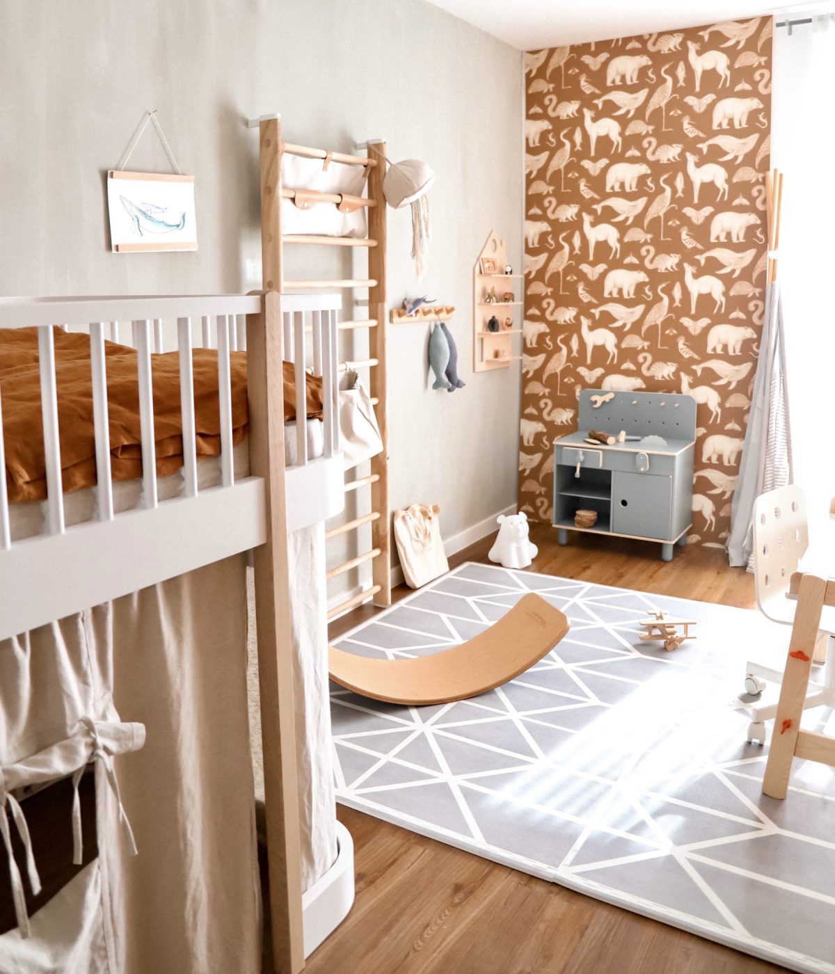Fantasyroom Blog: Die schönsten Instagram Kinderzimmer - Jungenzimmer mit Ferm Living Tapete