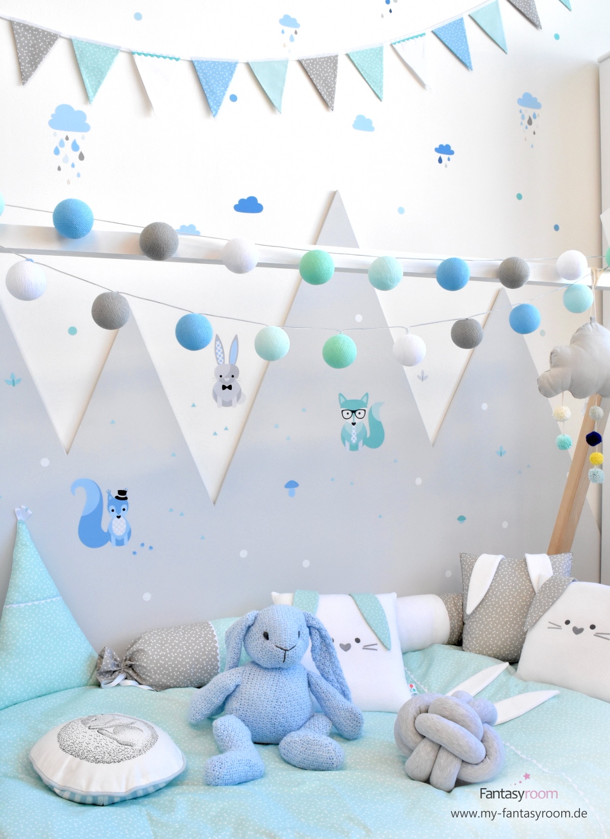 Dinki Balloon Kinderzimmer mit Wandstickern und bestickten Waldtiere Textilien