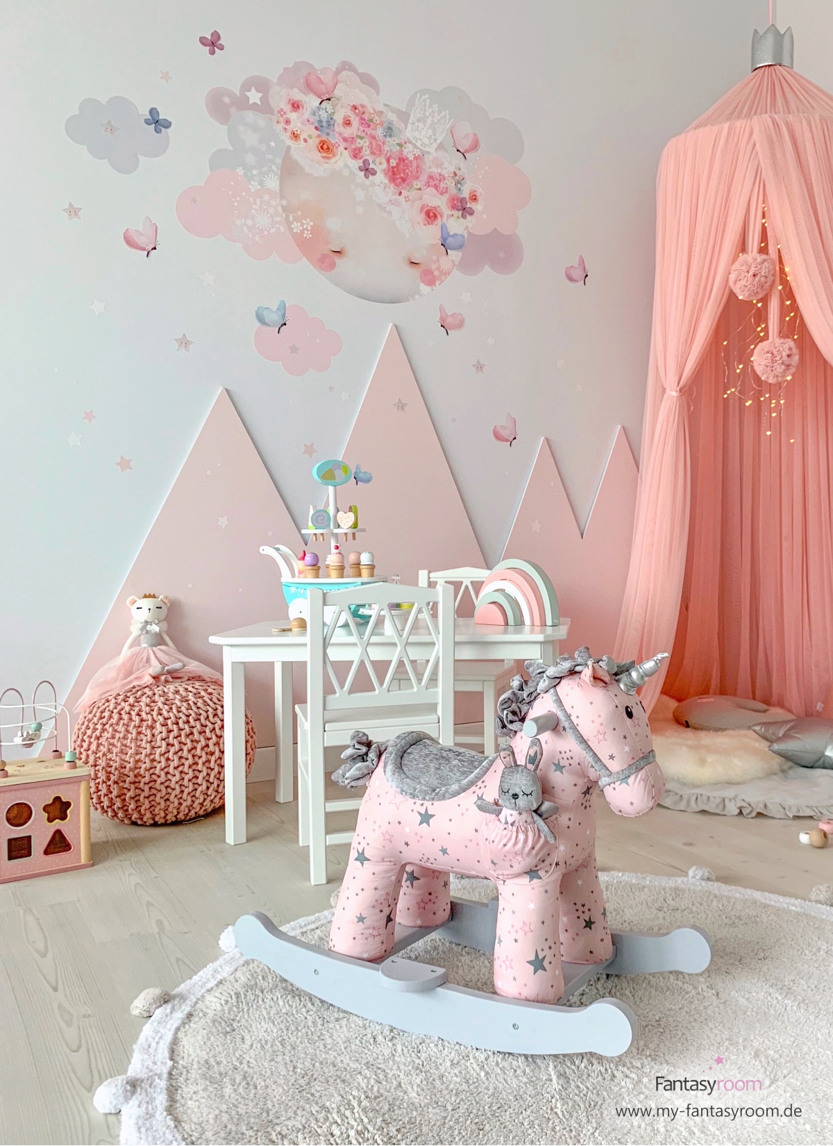 Rosa Kinderzimmer für Mädchen einrichten & dekorieren